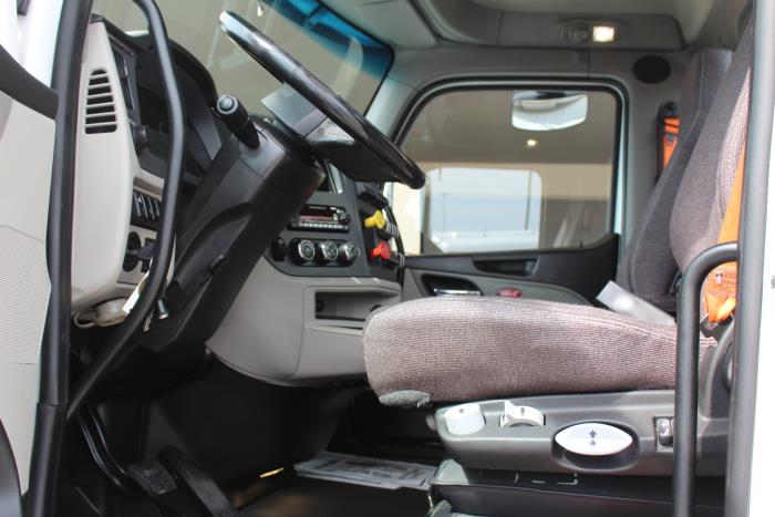 2022 Peterbilt 579-8