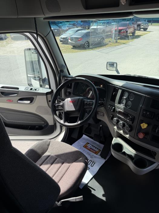2022 Peterbilt 579-9