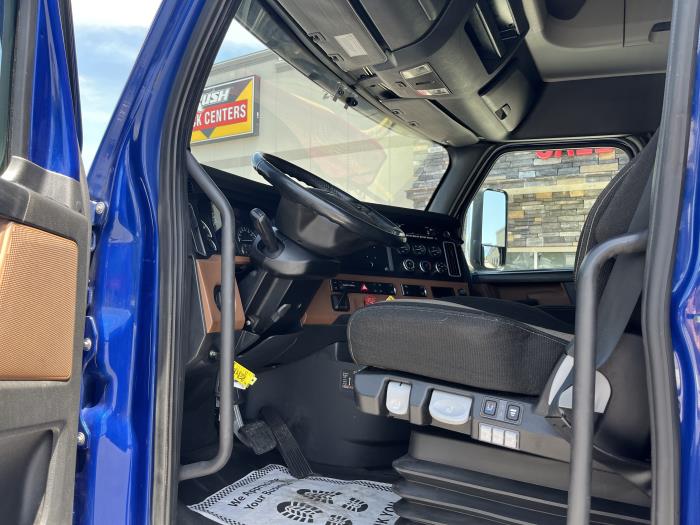 2023 Freightliner Cascadia-16