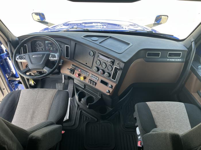 2023 Freightliner Cascadia-20