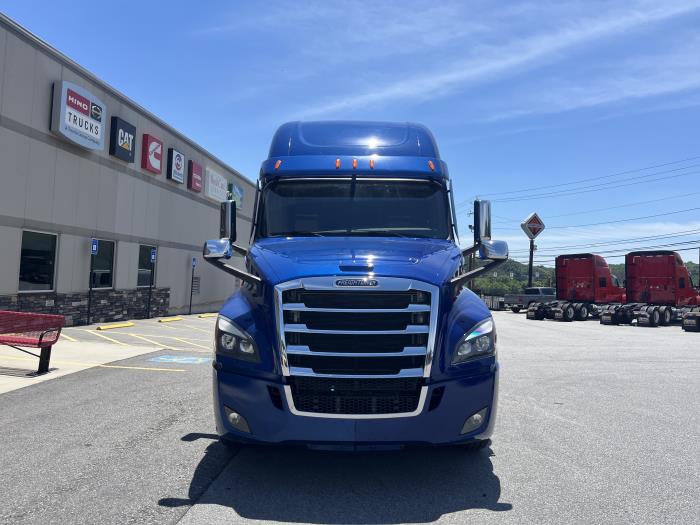 2023 Freightliner Cascadia-2