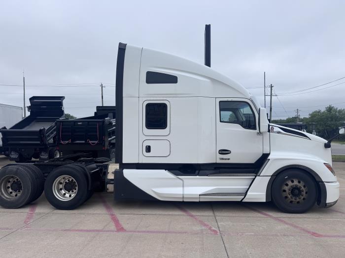2022 Kenworth T680-4