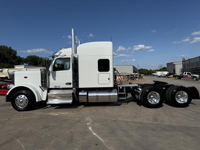 2027 Peterbilt 589-4