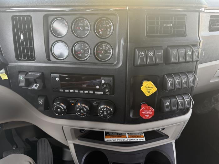 2027 Peterbilt 589-18