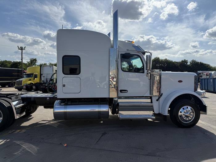 2027 Peterbilt 589-10