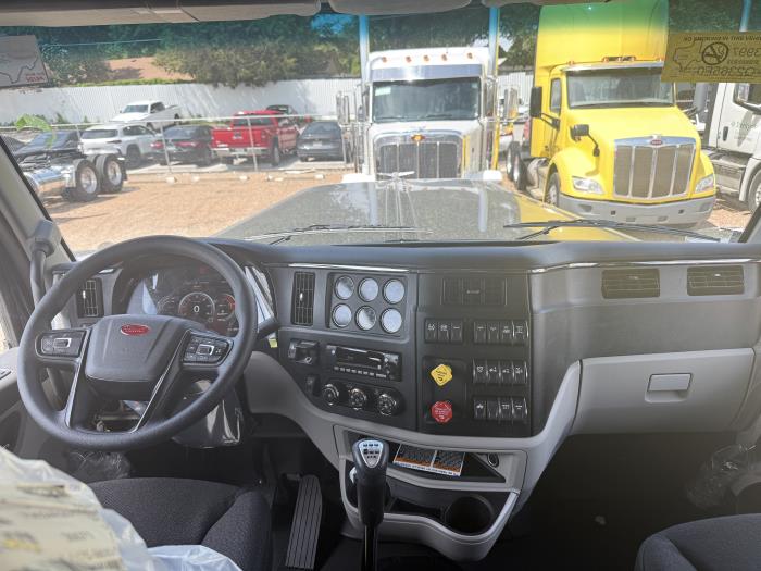 2027 Peterbilt 589-28