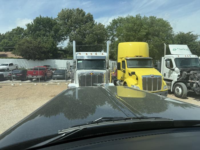 2027 Peterbilt 589-29