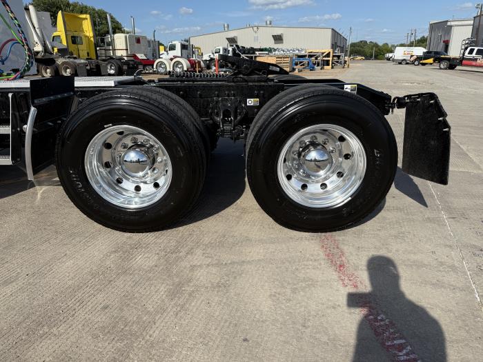 2027 Peterbilt 589-18