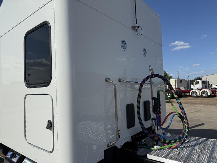 2027 Peterbilt 589-19