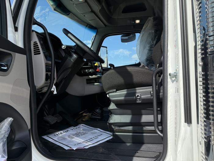 2027 Peterbilt 589-28