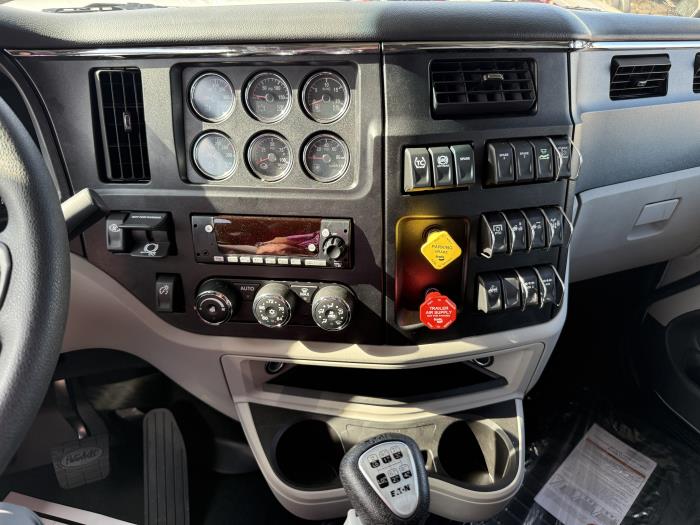 2027 Peterbilt 589-33