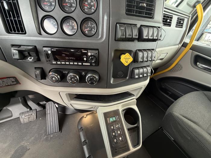 2027 Peterbilt 567-12