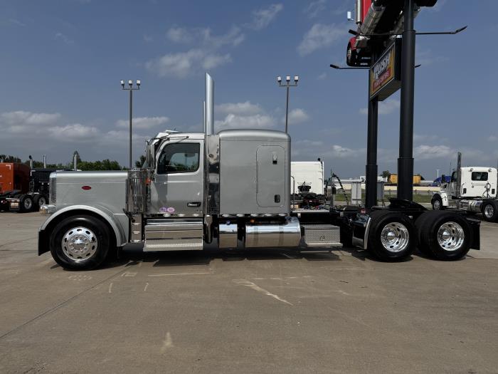 2027 Peterbilt 589-4