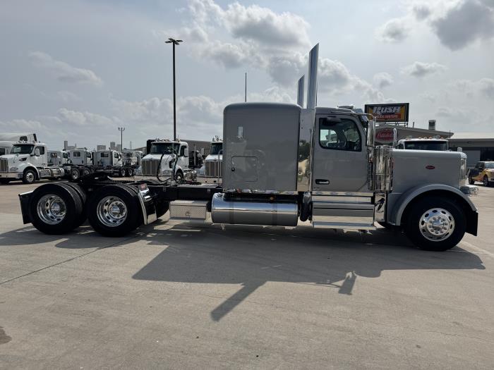2027 Peterbilt 589-8