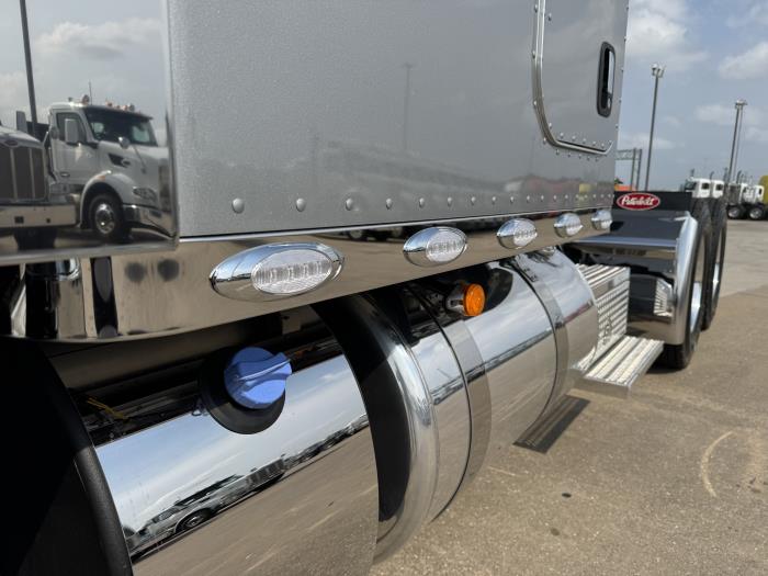 2027 Peterbilt 589-10