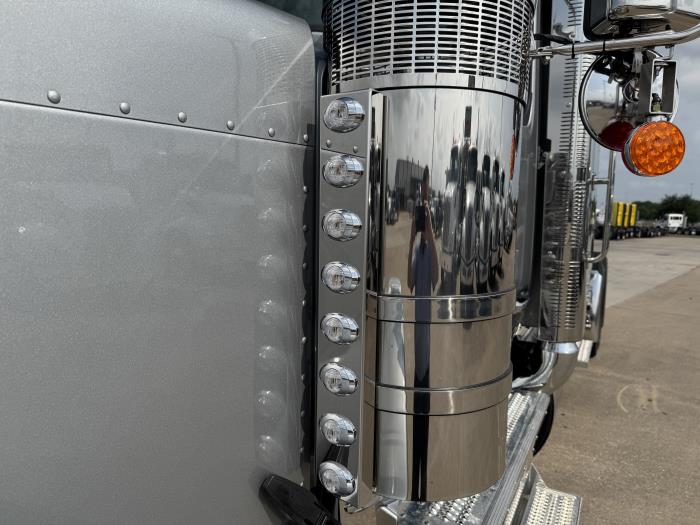 2027 Peterbilt 589-13