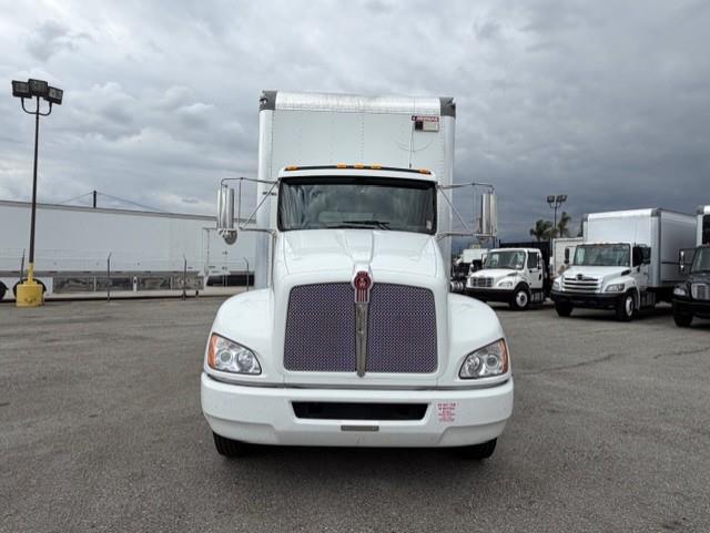 2022 Kenworth T270-1