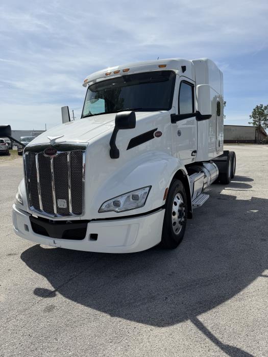 2022 Peterbilt 579-0