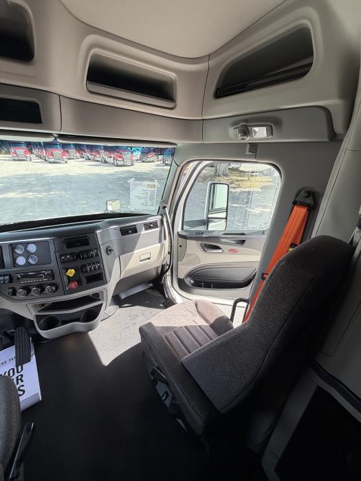 2022 Peterbilt 579-12