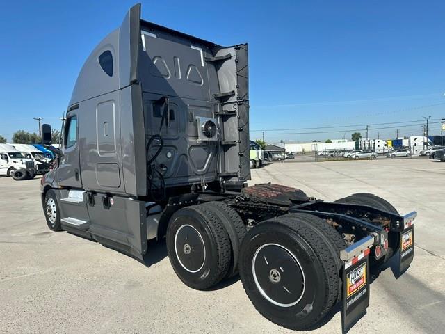 2022 Freightliner Cascadia-1