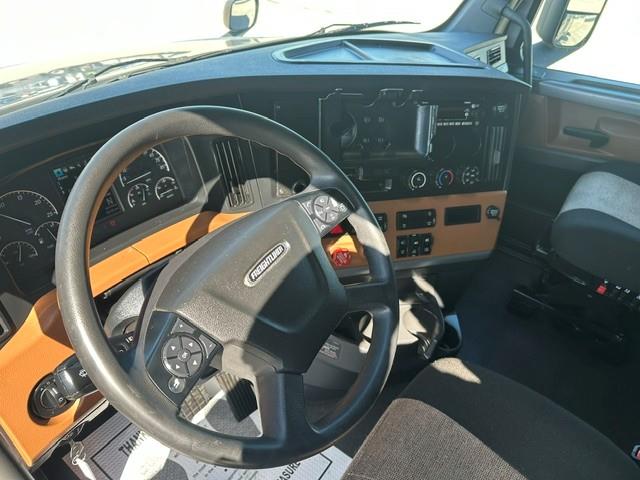 2022 Freightliner Cascadia-2