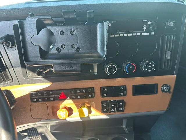 2022 Freightliner Cascadia-3