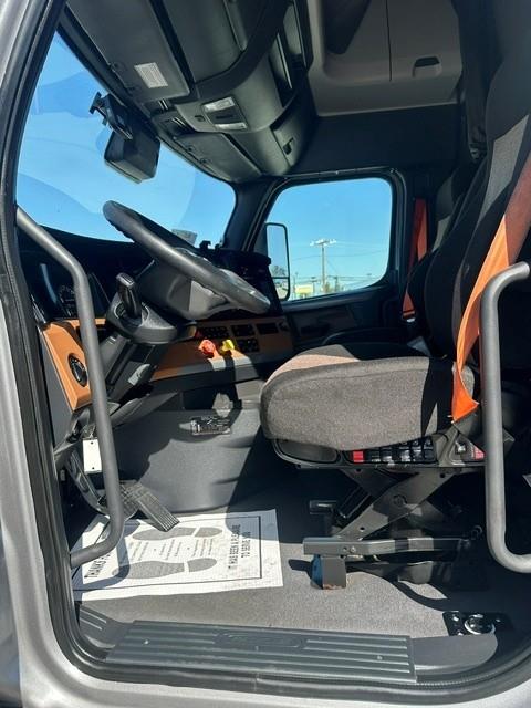 2022 Freightliner Cascadia-7