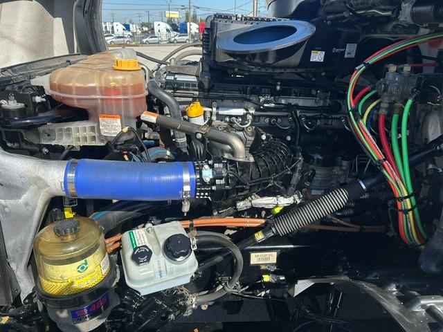 2022 Freightliner Cascadia-12