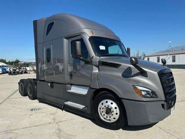 2022 Freightliner Cascadia-15