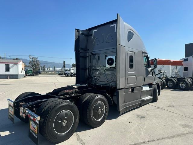 2022 Freightliner Cascadia-16