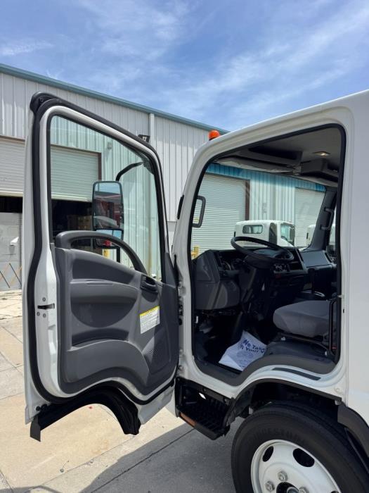 2022 Isuzu NPR-XD-8