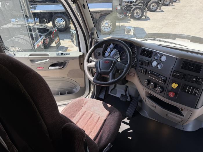 2022 Peterbilt 579-5
