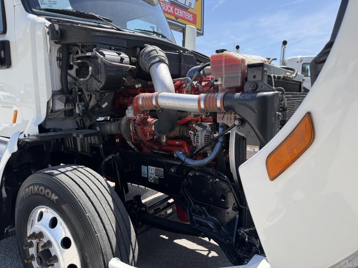 2022 Peterbilt 579-9