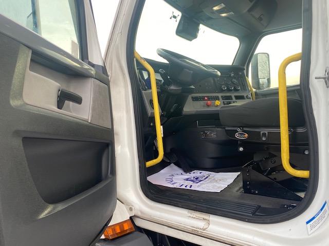 2021 Freightliner Cascadia-13