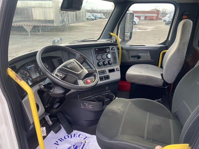 2021 Freightliner Cascadia-14