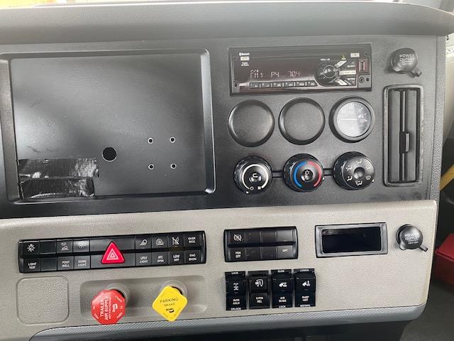 2021 Freightliner Cascadia-19