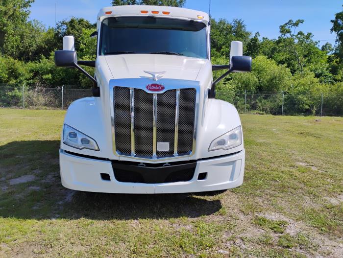 2022 Peterbilt 579-0