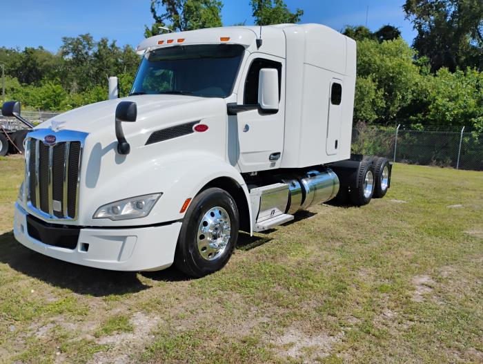 2022 Peterbilt 579-1