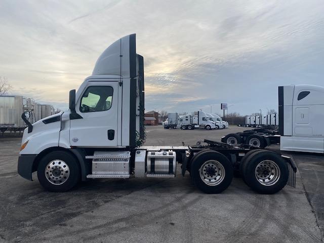 2021 Freightliner Cascadia-1