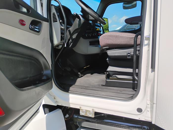2022 Peterbilt 579-15