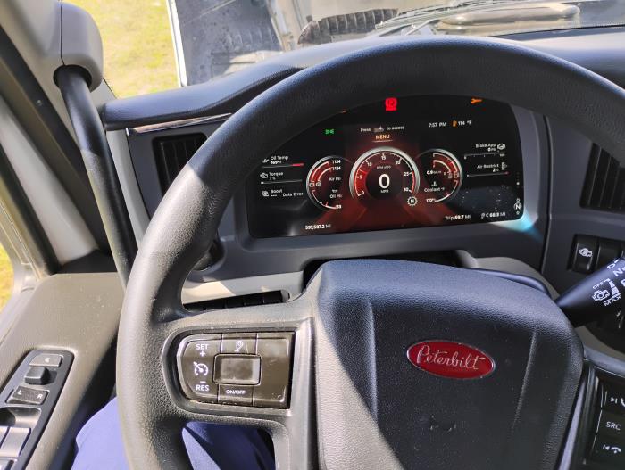 2022 Peterbilt 579-16
