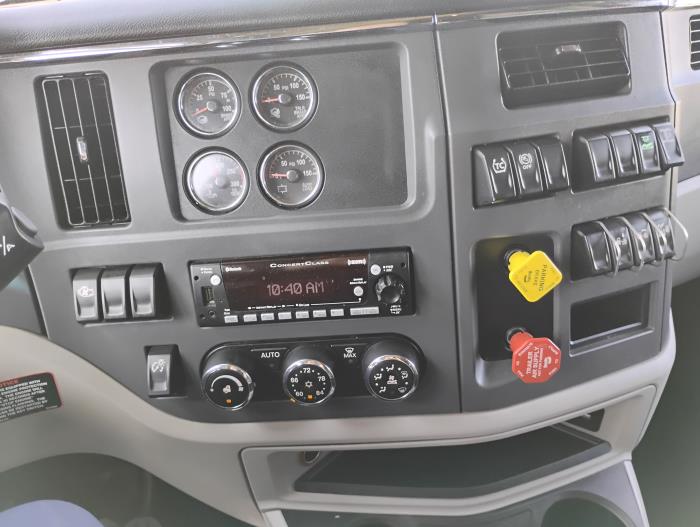 2022 Peterbilt 579-18