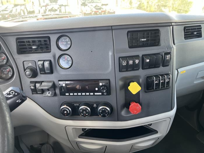 2021 Peterbilt 579-9