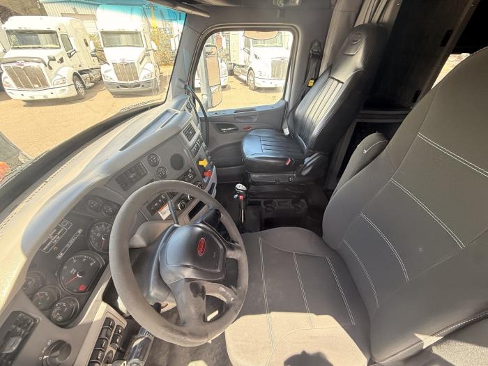 2018 Peterbilt 579-8