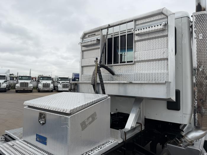 2020 Peterbilt 567-16