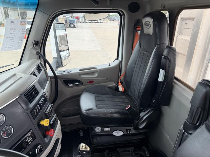 2020 Peterbilt 567-26