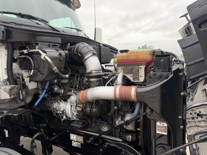 2023 Peterbilt 567-18