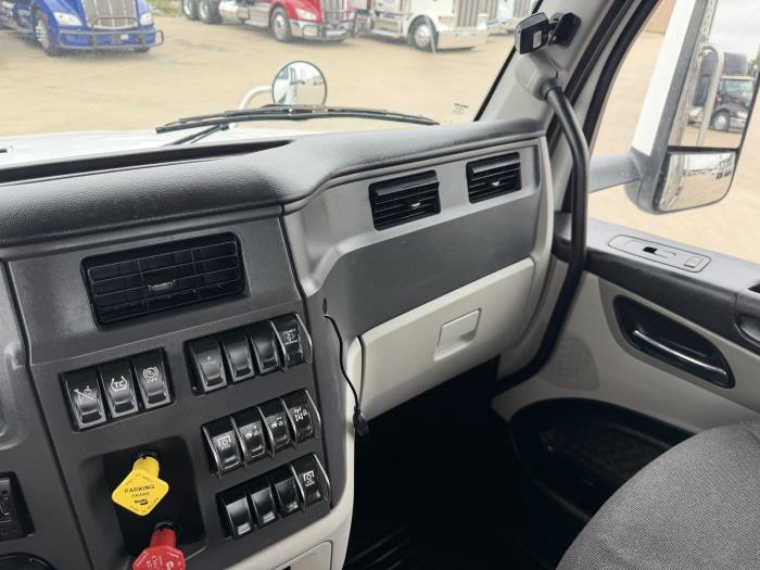 2023 Peterbilt 567-27