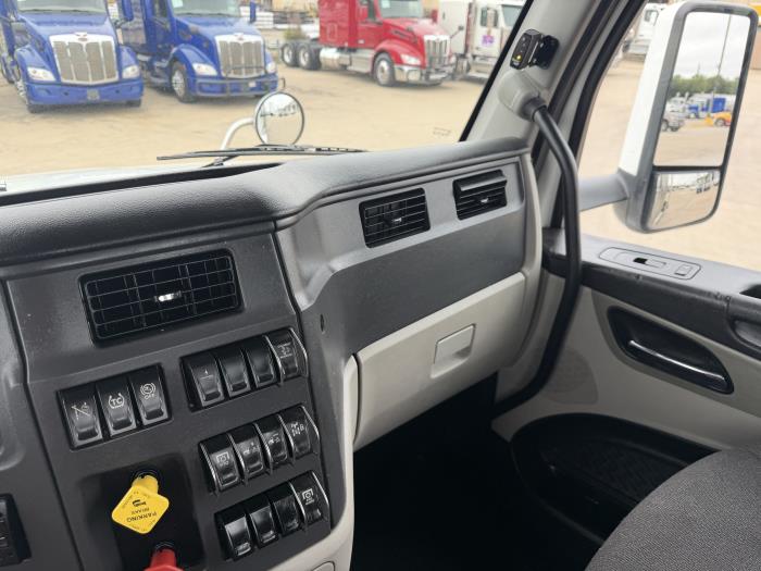 2023 Peterbilt 567-27