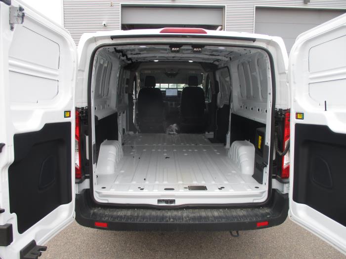 2024 Ford E-Transit-12
